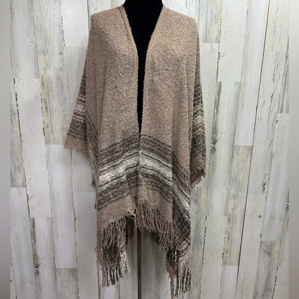 Do Everything in Love Textured Knit‎ Wrap